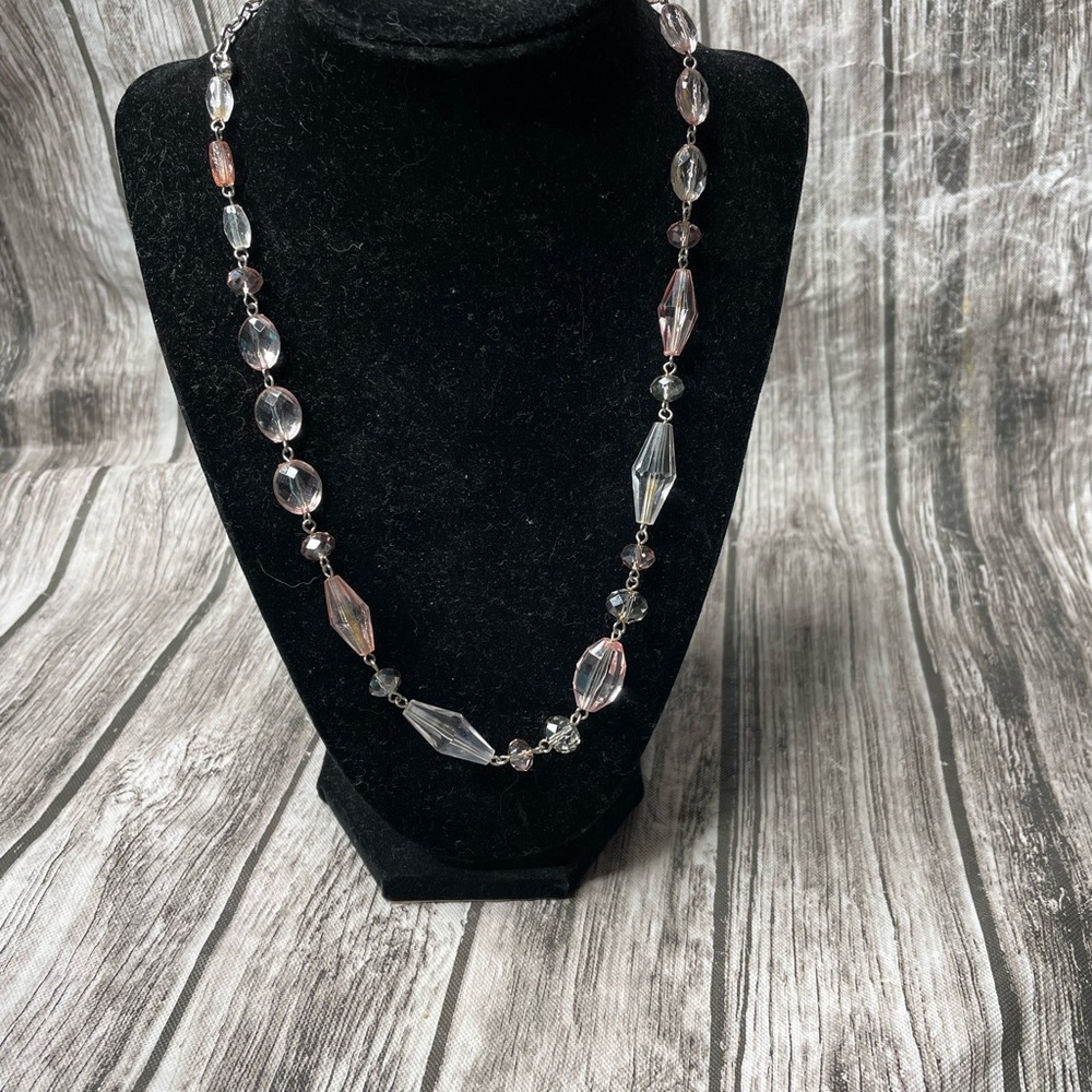 Light pink and clear rock necklace
